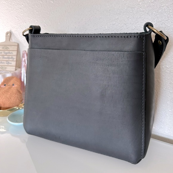NWOT 🖤 Portland Leather Triangle Zip Bag in Elegant Smooth Black Color. - Picture 2 of 6
